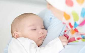 تغذیه با شیر مادر ضامن بقا و سلامت کودکان