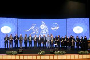 تقدیر از برترین‌های نوزدهمین جشنواره آموزشی دانشگاه/ آموزش هوشمند، زیربنای توسعه پایدار