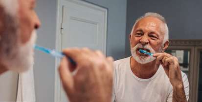 اهمیت بهداشت دهان و دندان در سلامت سالمندان