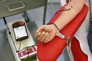 اهدای خون توسط کارکنان و اعضای بسیج جامعه پزشکی دانشگاه علوم پزشکی شهید بهشتی
