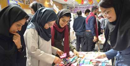 برپایی بازارچه خیریه در دانشکده پیراپزشکی توسط موسسه دلخند