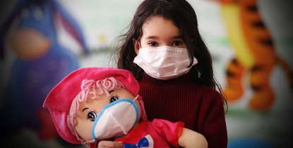 سیمای کودکان در پس ماسک های رنگی