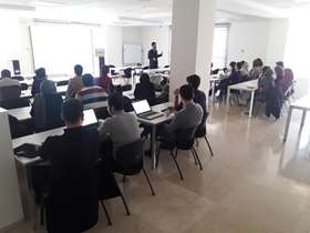 آموزش کارکنان یک فروشگاه‌ اینترنتی معروف با نحوه استعلام اصالت کالا   