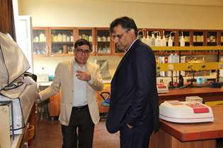 قائم مقام معاونت توسعه مدیریت و منابع وزارت بهداشت از دانشکده پیراپزشکی بازدید کرد