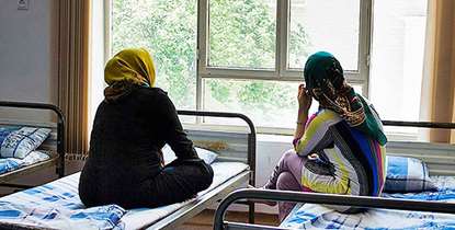 بررسی نحوه درمان مادران وابسته به مواد مخدر در یک سمپوزیوم علمی