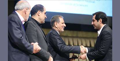 كميته‌ تحقيقات دانشجويي دانشگاه برای چهارمین سال پیاپی در صدرجشنواره‌ي علوم‌پزشكي رازي ایستاد