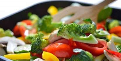 برگزاری  کلاس آموزشی «چه غذایی بخوریم تا سالم زندگی کنیم» در مرکز تراب