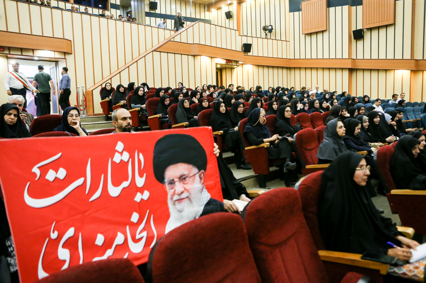 آیین بزرگداشت امام شهید ایران و شهدای خانواده رهبری در دانشگاه (2)